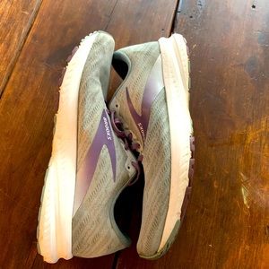 Brooks running shoes size 9.5